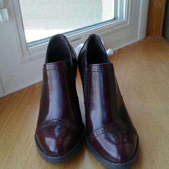 White Mountain Shoes - White Mountain NWT Burgundy Ankle Boots 6 1/2M